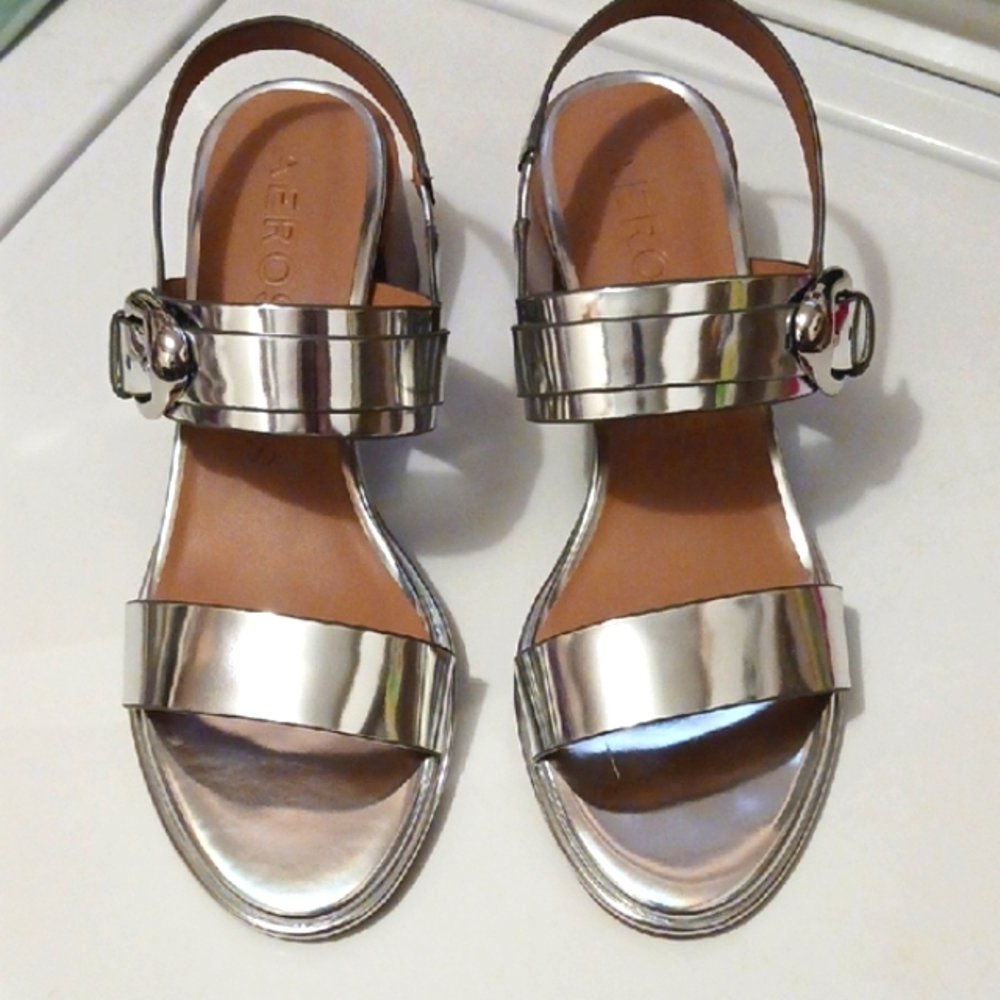 Stunning! AEROSOLES Nova Metallic Liquid Silver Sandals *New* 10